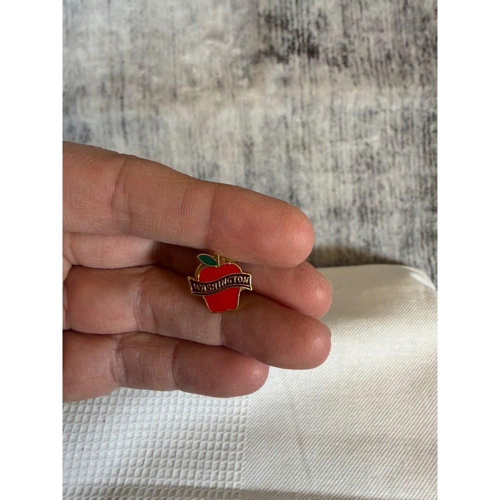 Washington State Red Apple Souvenir Lapel Pin Gold Enamel Travel Hat Tie Tac